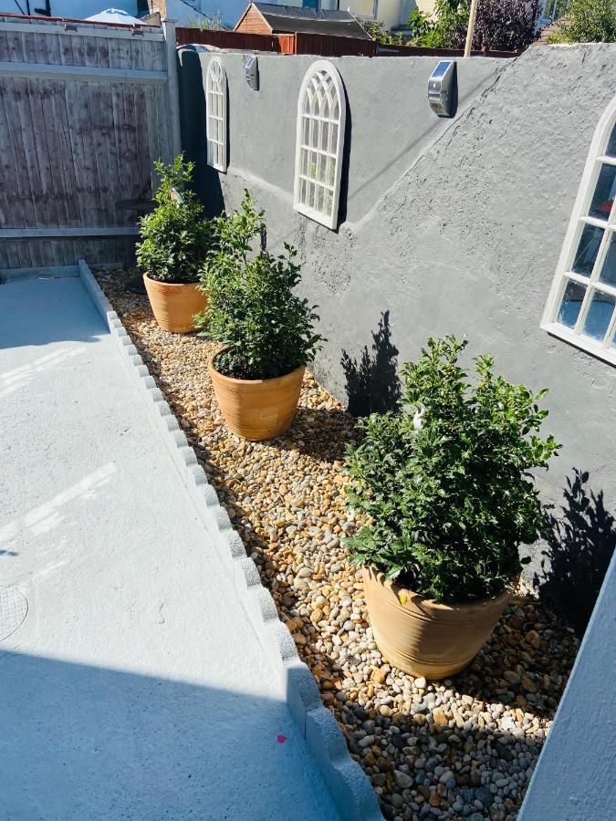 Funky Cozy Cottage With Outside Space Eastbourne Exterior photo